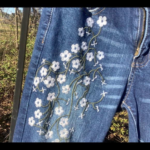 L&B  lucky & blessed  cherry blossom embroidered - Picture 7 of 11